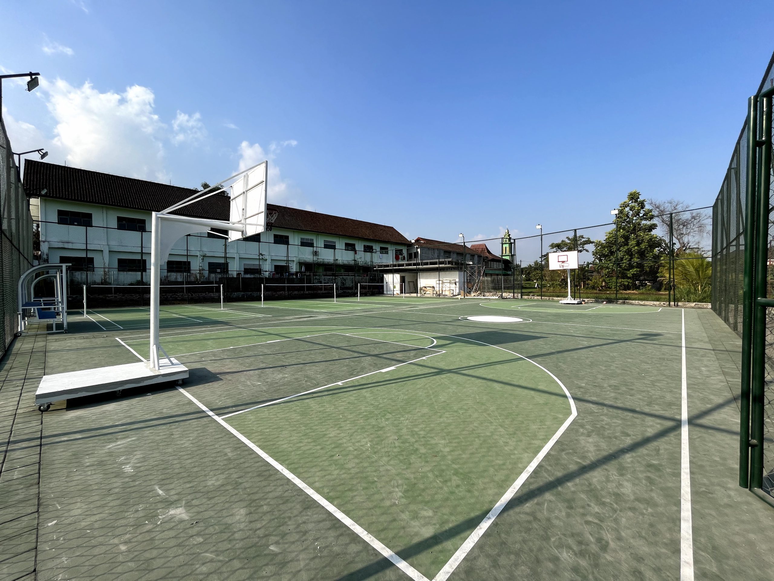 Lapangan Basket dan Badminton